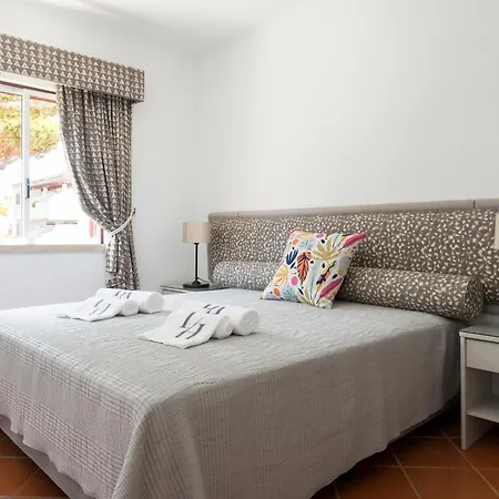 Two Bed With Pool View Apartment Vilamoura